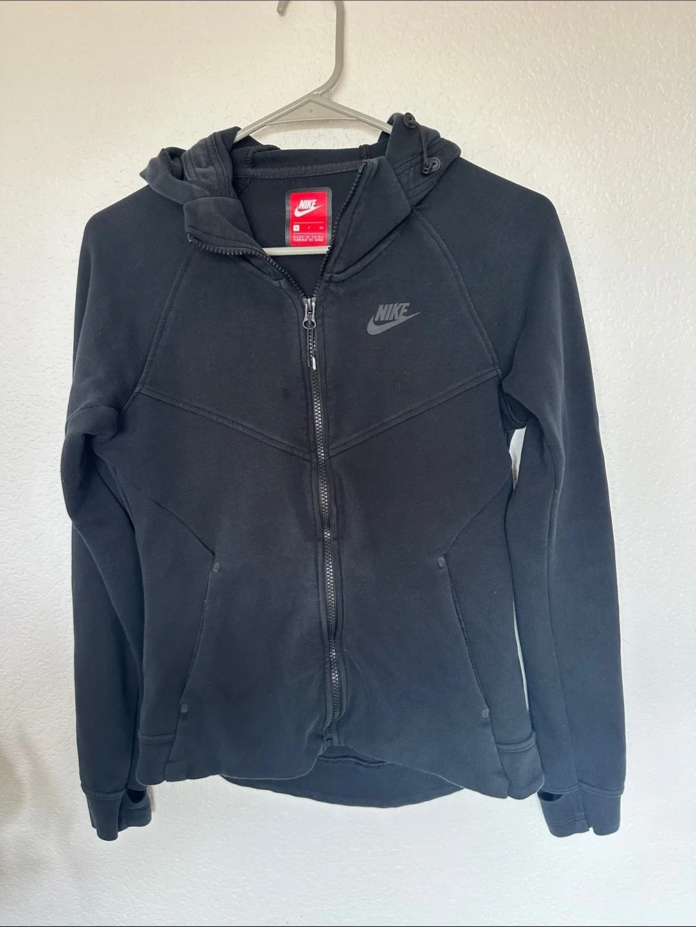Women’s black Nike tech fleece zip up hoodie!